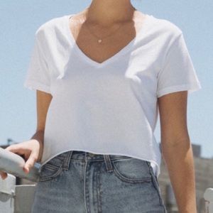 BRANDY MELVILLE V-NECK CROPPED TOP